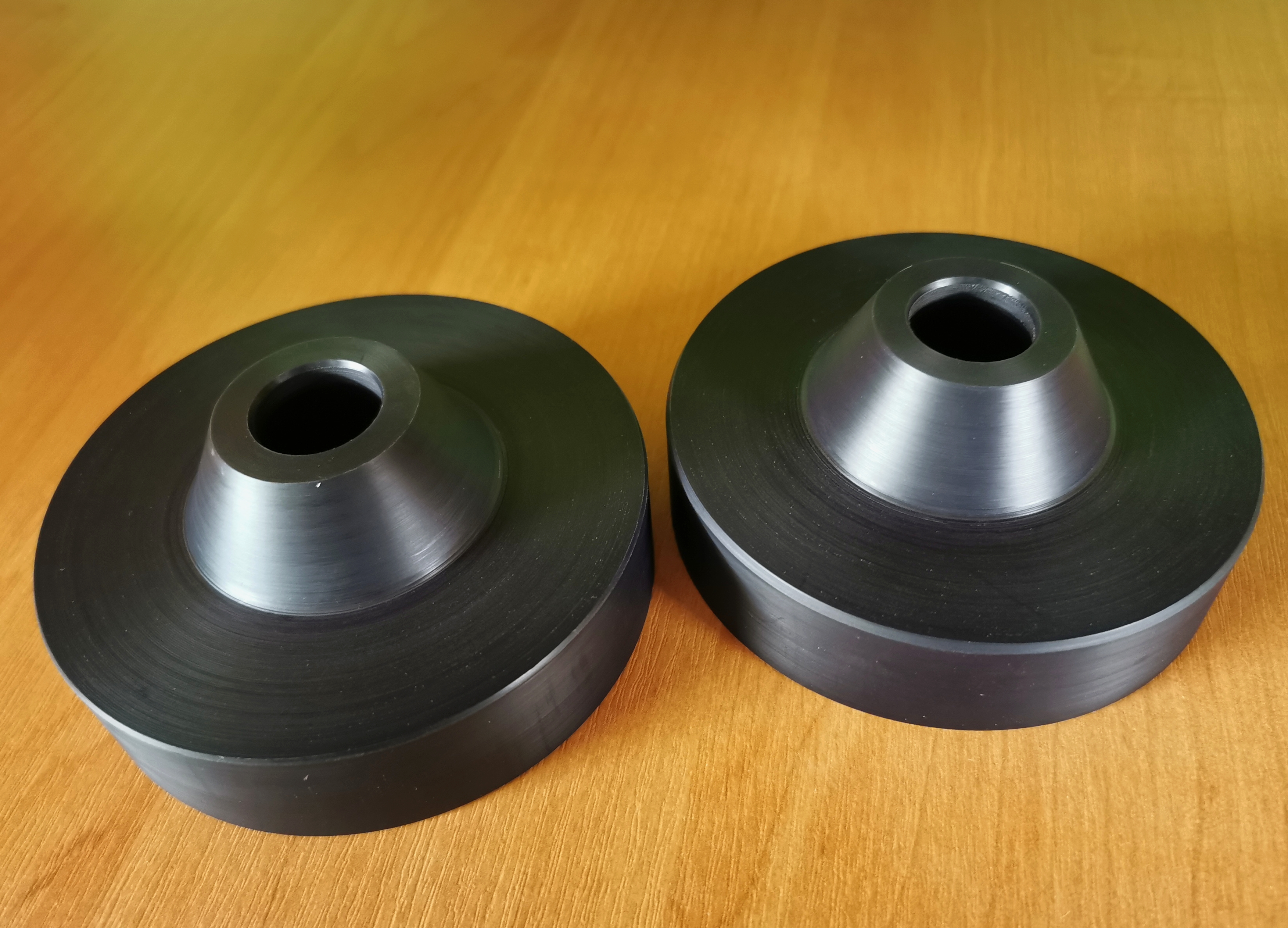 Podložky pod pružiny tlumičů Octavia 2 - 25mm ZADNÍ (PÁR)