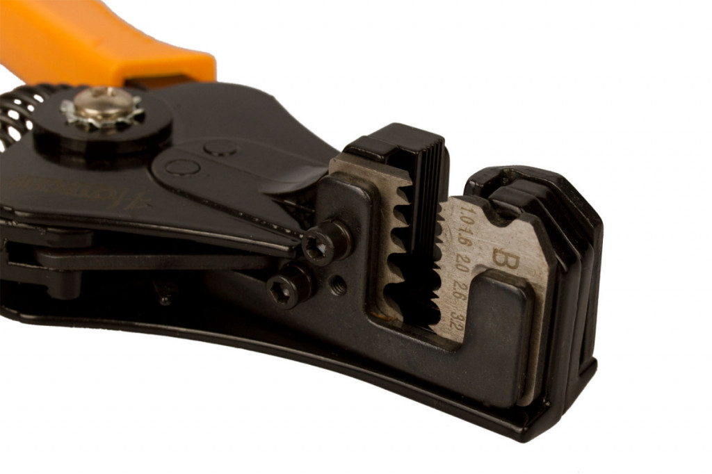Odizolovacie kliešte s tvarovými nožmi 170 mm - HT140501