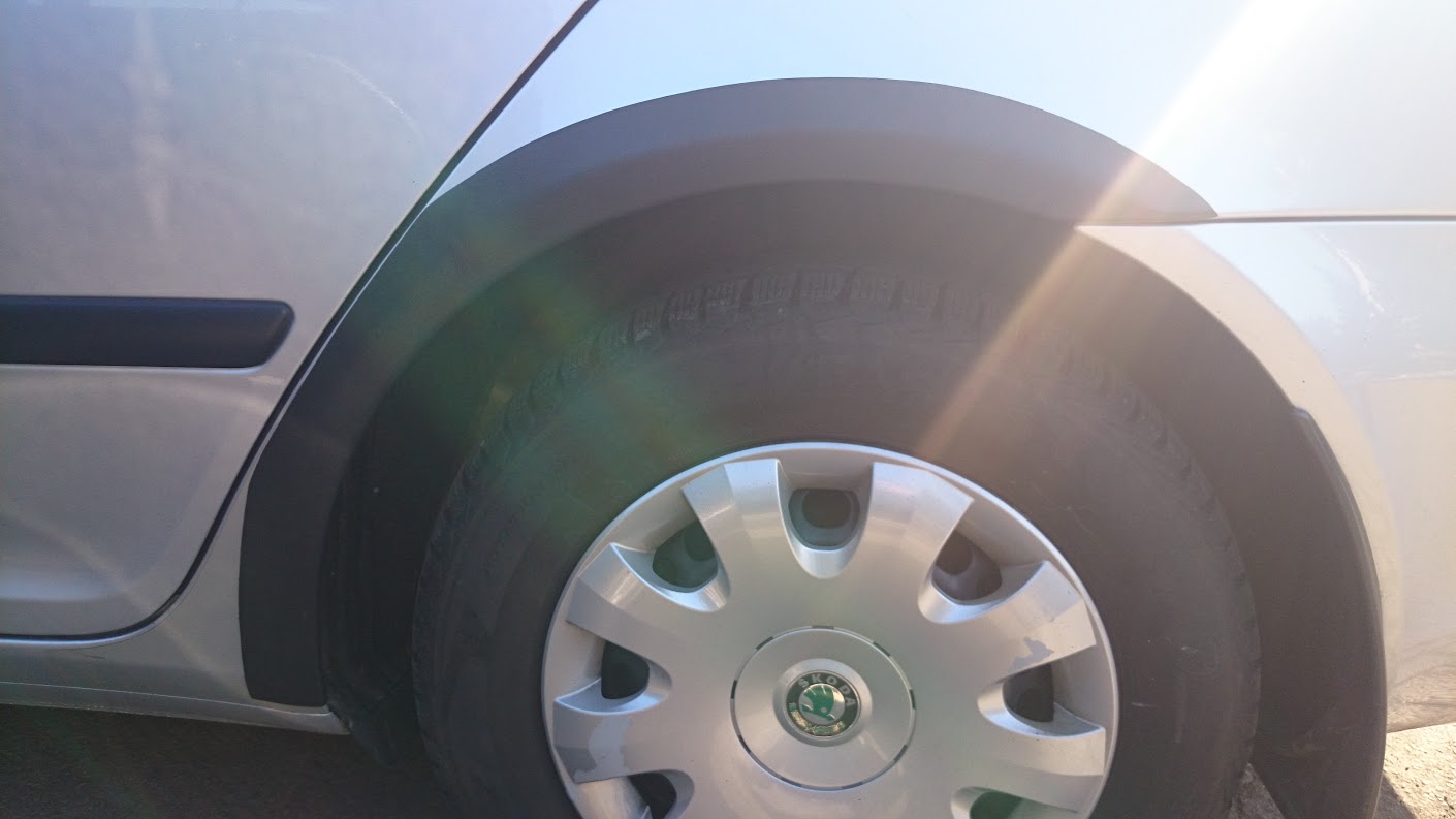 Plastové lemy blatníka Škoda Octavia II 2004-2013 - jemný dezén