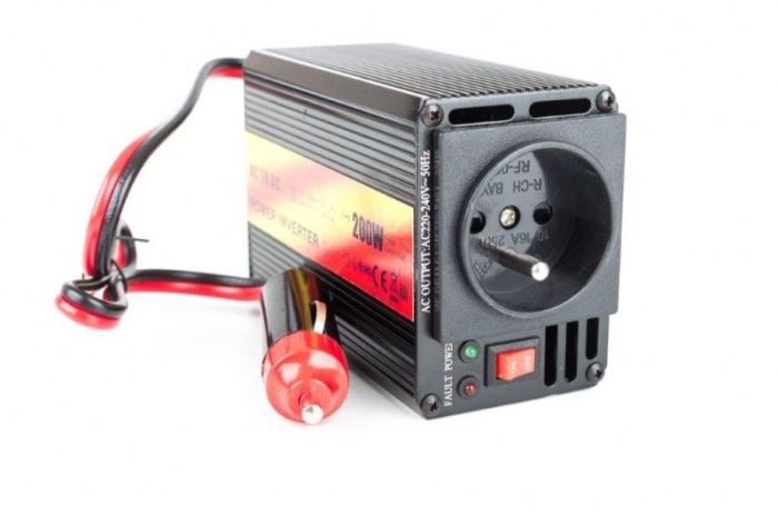 Menič napätia 12V/230V 200W, CARSPA CAR201, modifikovaná sínusovka