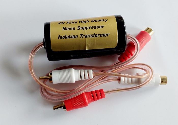 Odrušovací filter pre autorádio a zosilňovač do prívodu signálu