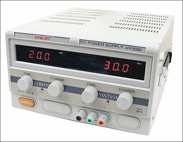 Laboratórny zdroj PeakMeter HY3020E 0-30V/0-20A