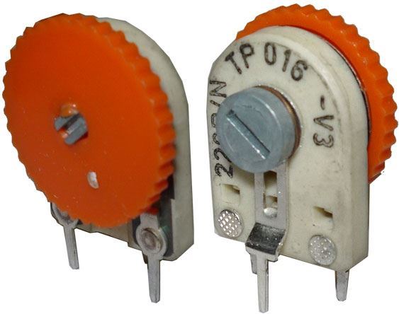 680R - TP016, trimer uhlíkový keramický stojatý RM10x5mm