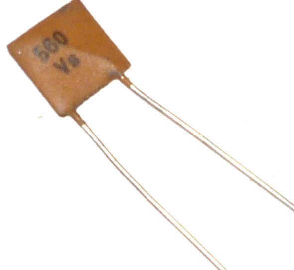 560pF/40V TK794, keramický kondenzátor