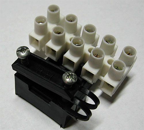 Svorkovnica lámacia 5x4mm2 s držiakom kábla