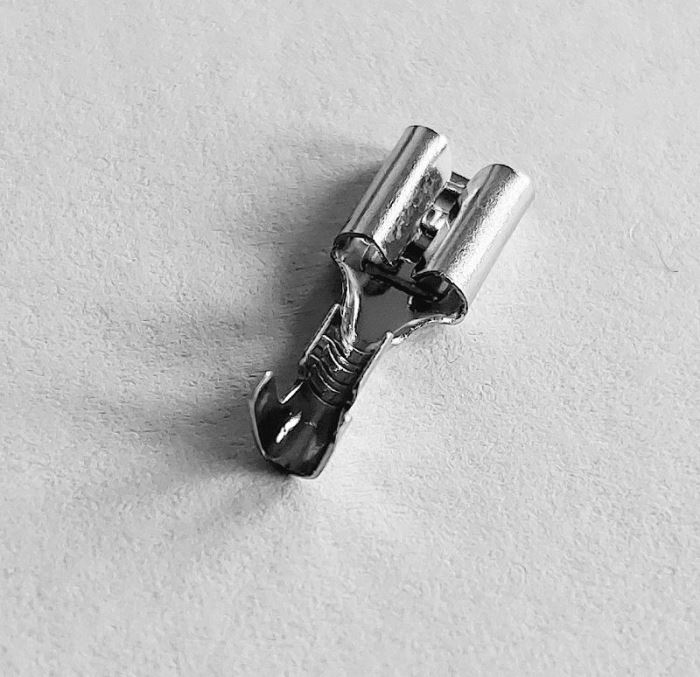 Faston-zdierka 4,8mm neizolovaná, kábel do 1mm2