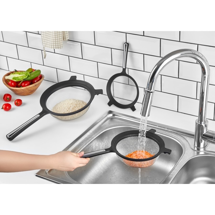 Cedník nerez/plast ¤19cm s ručkou BASIC